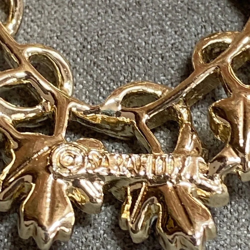 Sarah Coventry Vintage Gold and Silver Leaf Wreath Brooch